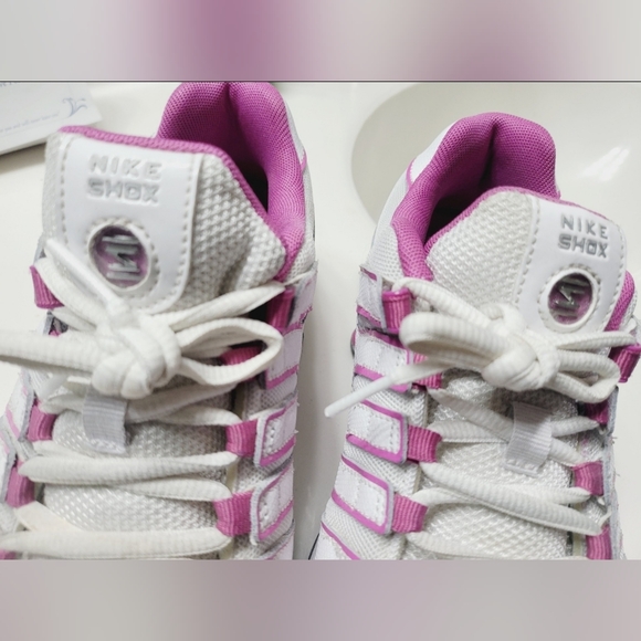 Womens Nike Shox Sneakers Pink & White Athletic Shoes - Picture 6 of 12